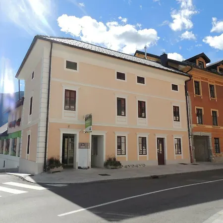 Apartma *